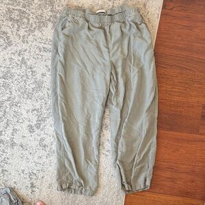 Abercrombie & Fitch Olive linen pants